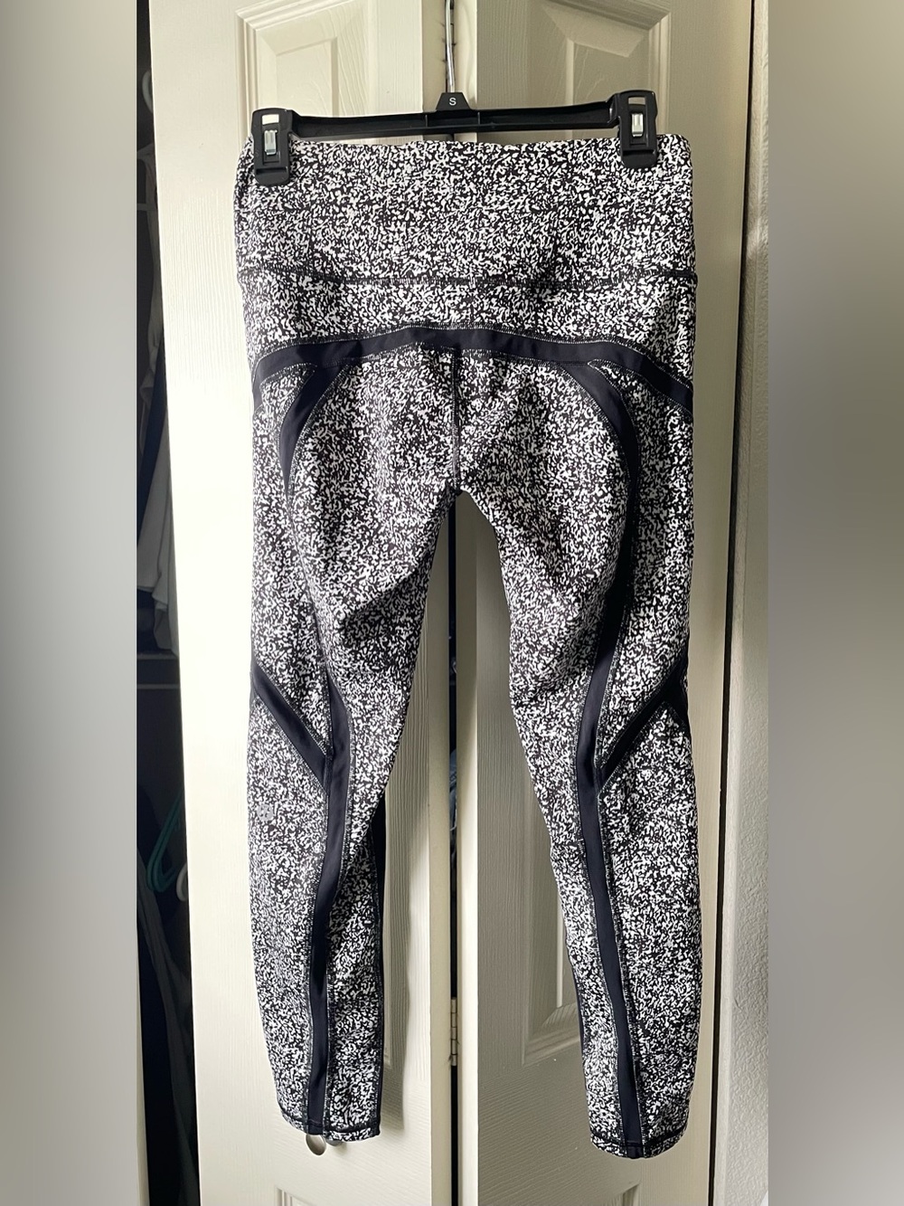 lululemon athletica Black & White Speckle Panel Leggings - Picture 3 of 6